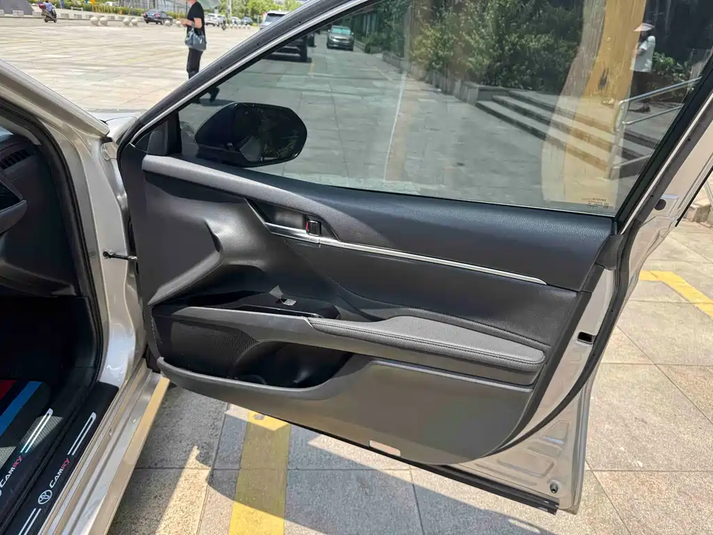 Toyota Camry 2021 — фото 10