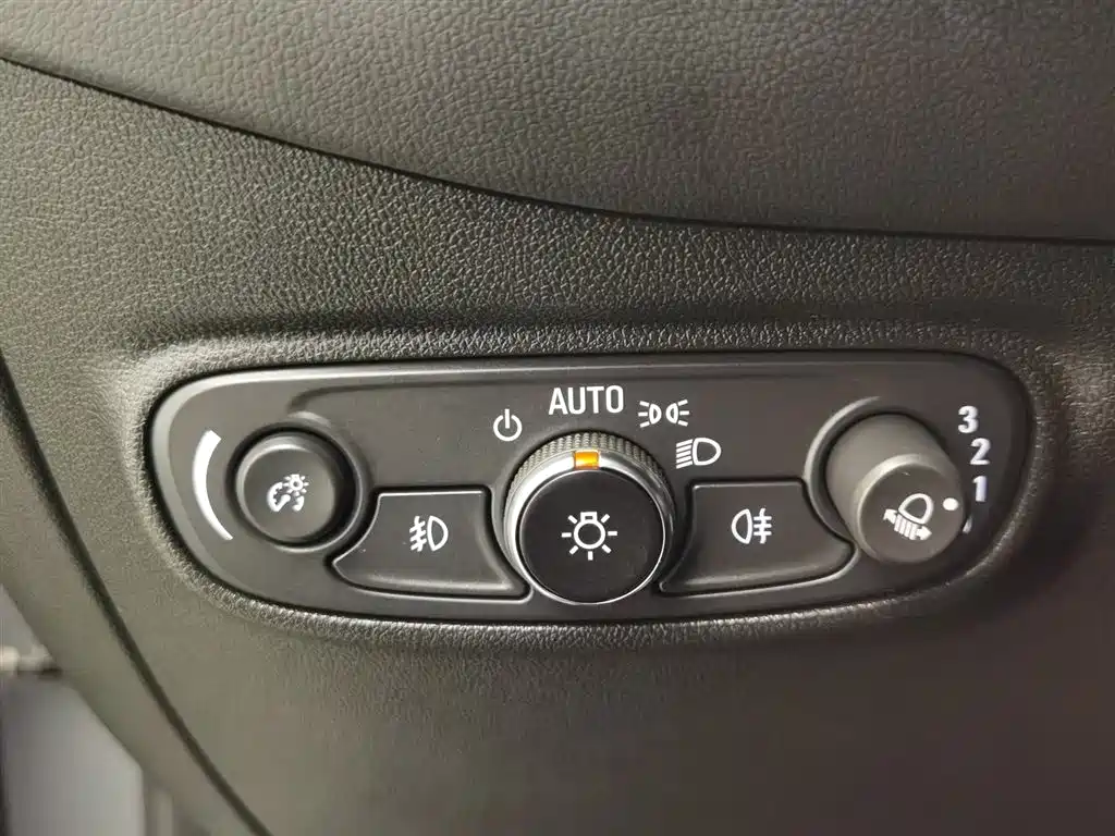 Chevrolet Equinox 2021 — фото 21