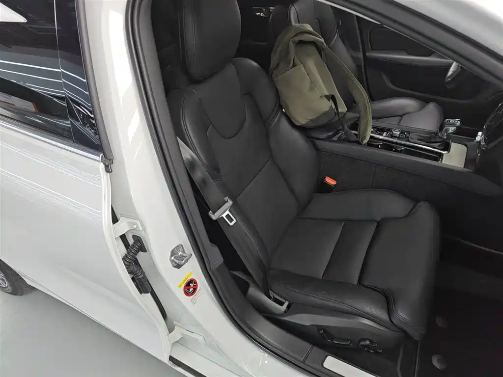 Volvo S60 2020 — фото 25