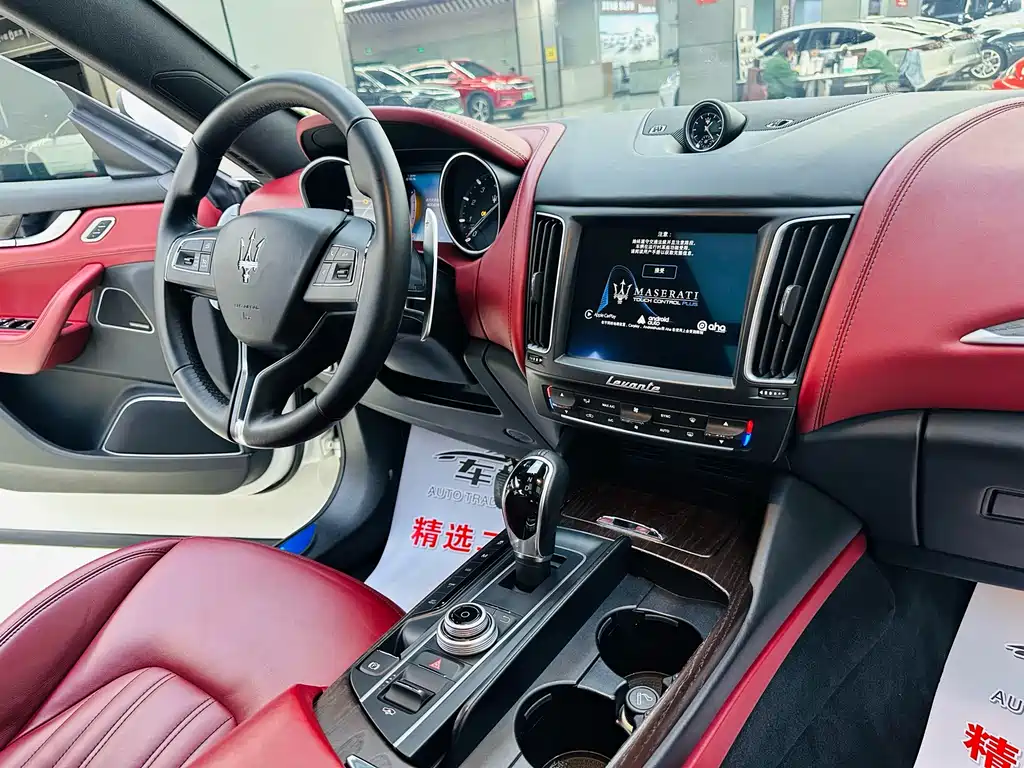 Maserati Levante 2017 — фото 13