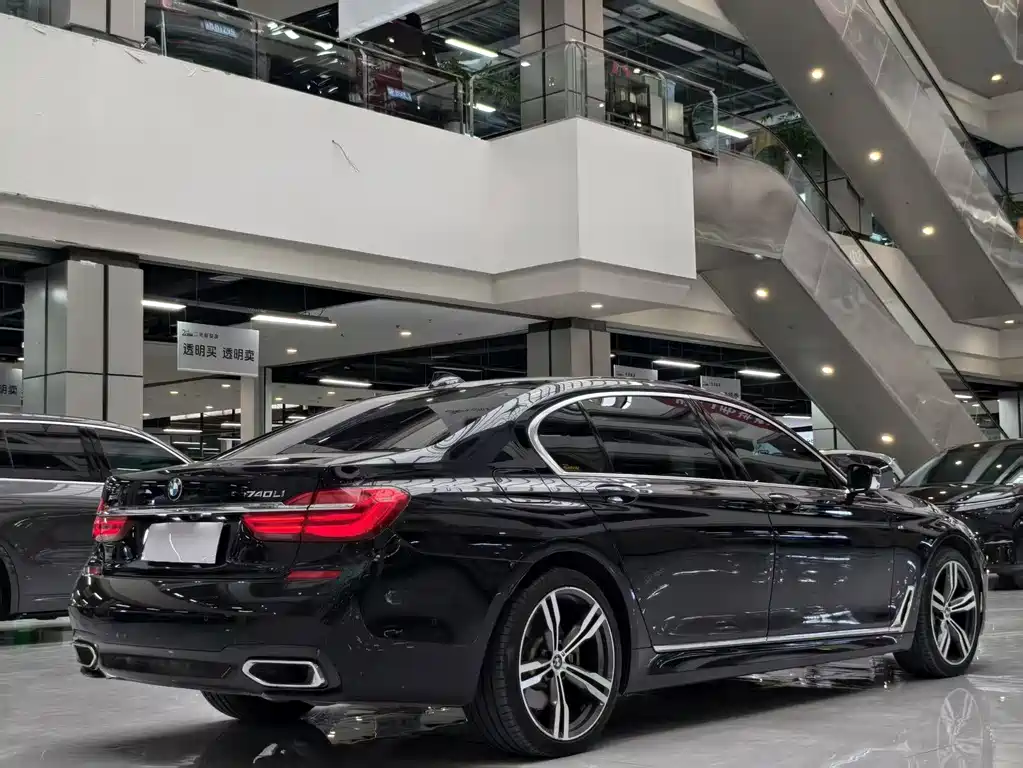 BMW 7 Series 2019 — фото 6