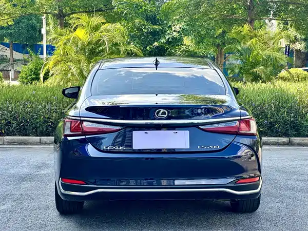 Lexus ES 2024