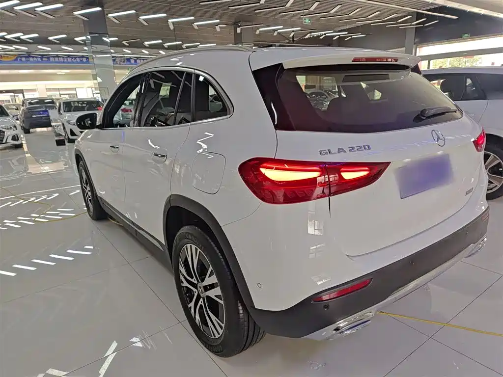 Mercedes-Benz GLA 2024 — фото 5