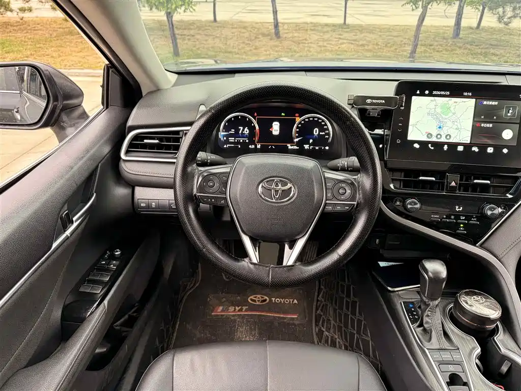 Toyota Camry 2021 — фото 8