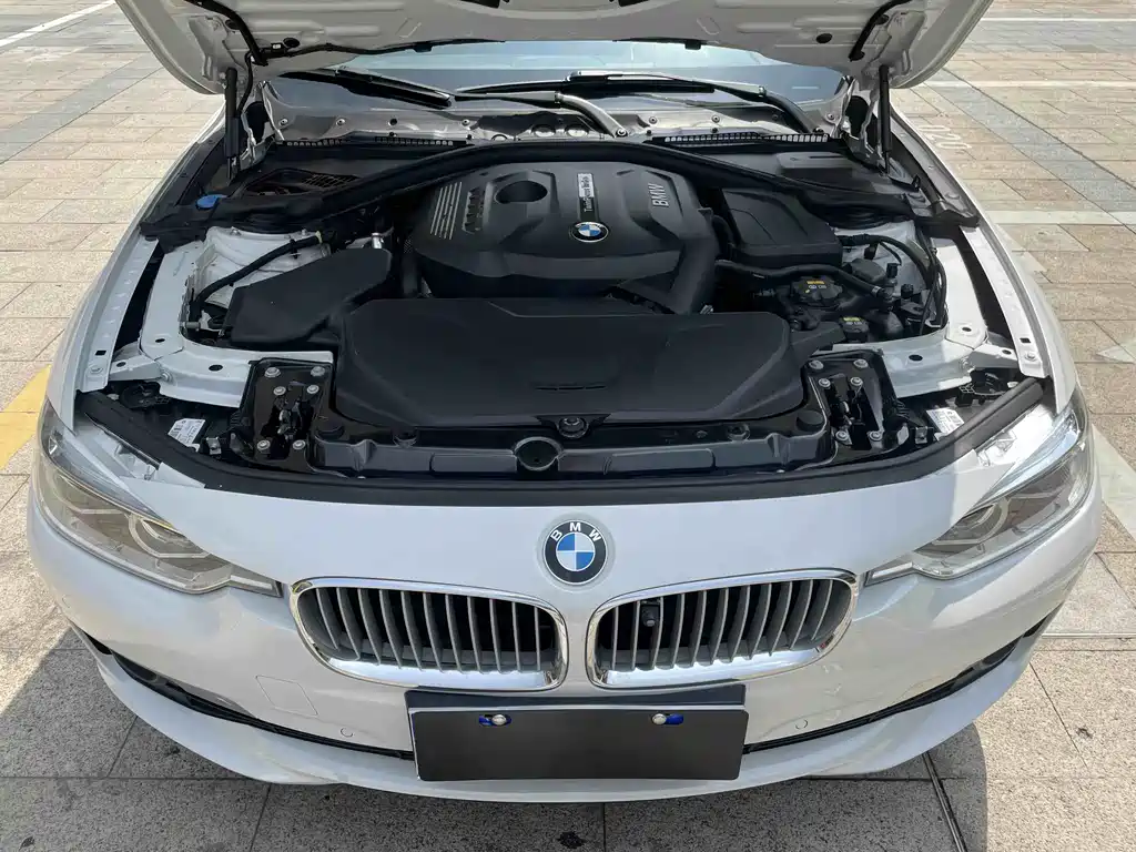 BMW 3 Series 2018 — фото 22