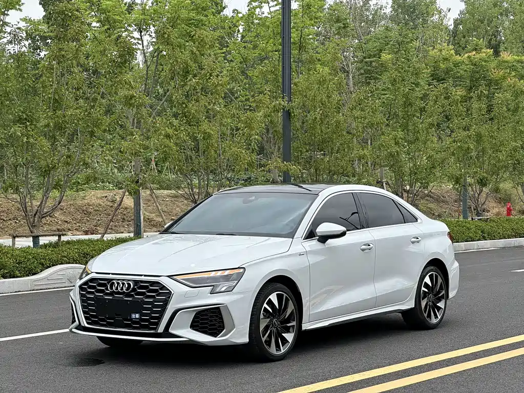 Audi A3 2023 — фото 1