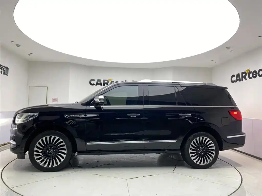 Lincoln Navigator 2020 — фото 8