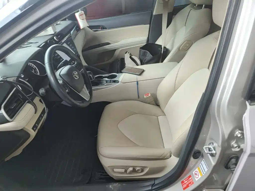 Toyota Camry 2018 — фото 15
