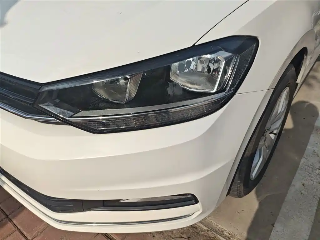 Volkswagen Touran 2018 — фото 24