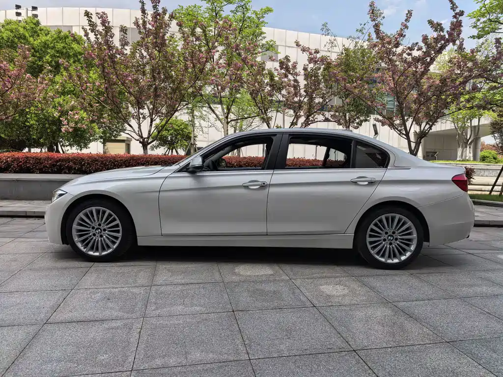 BMW 3 Series 2018 — фото 3
