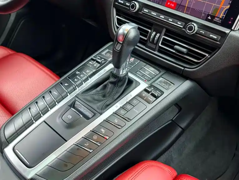 Porsche Macan 2020 — фото 14