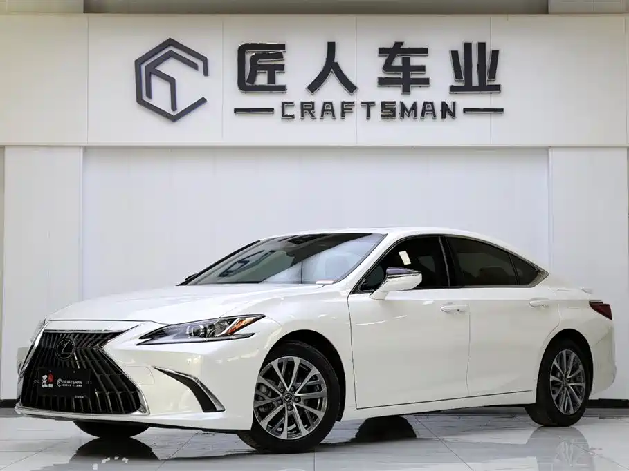 Lexus ES 2023 — фото 1