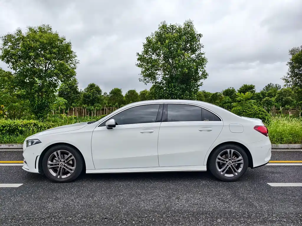 Mercedes-Benz A-Class 2020 — фото 3