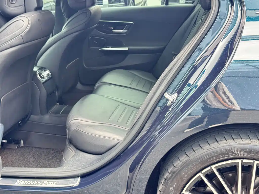 Mercedes-Benz C-Class 2023 — фото 9