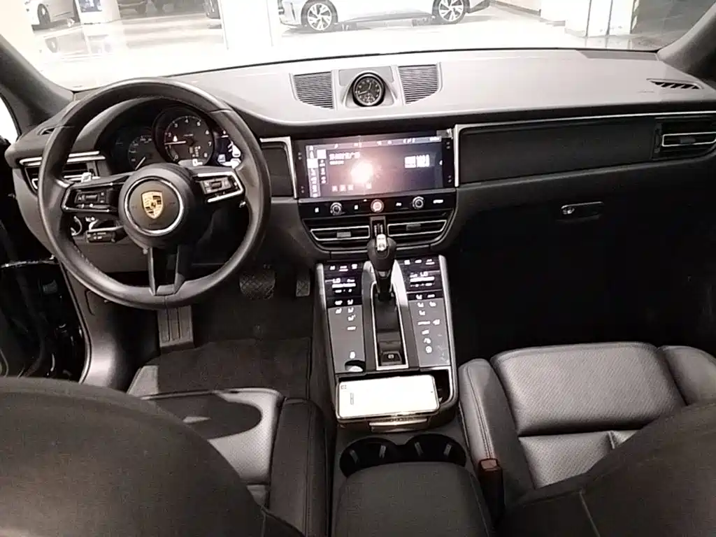 Porsche Macan 2022 — фото 10