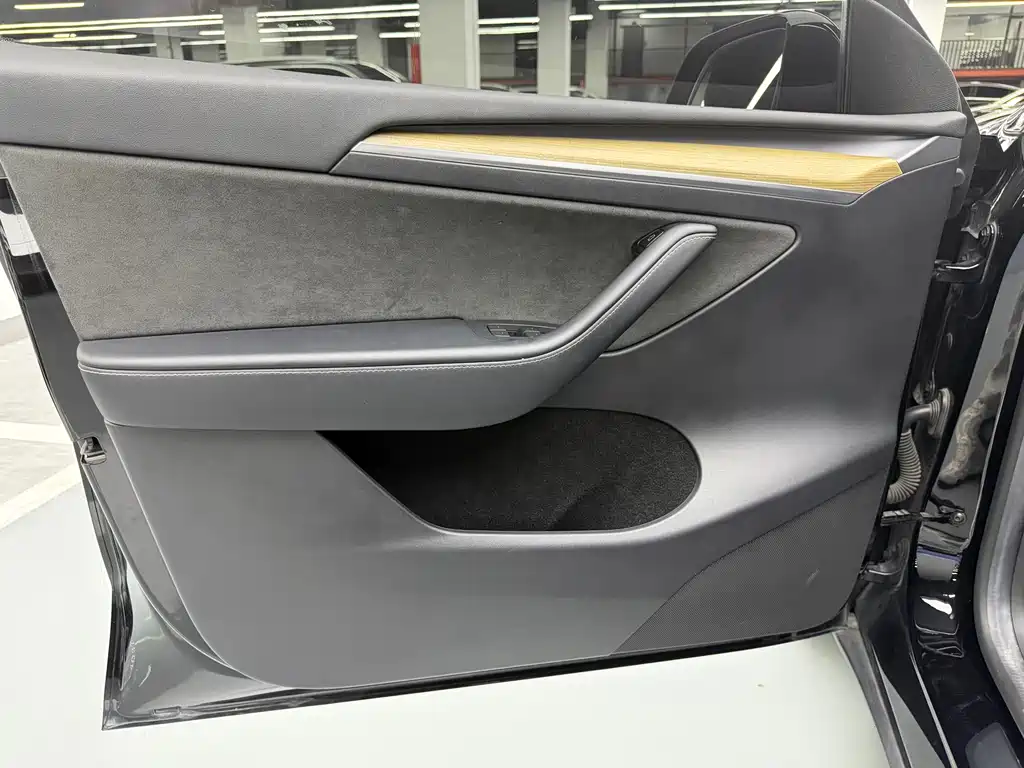 Tesla Model Y 2022 — фото 10
