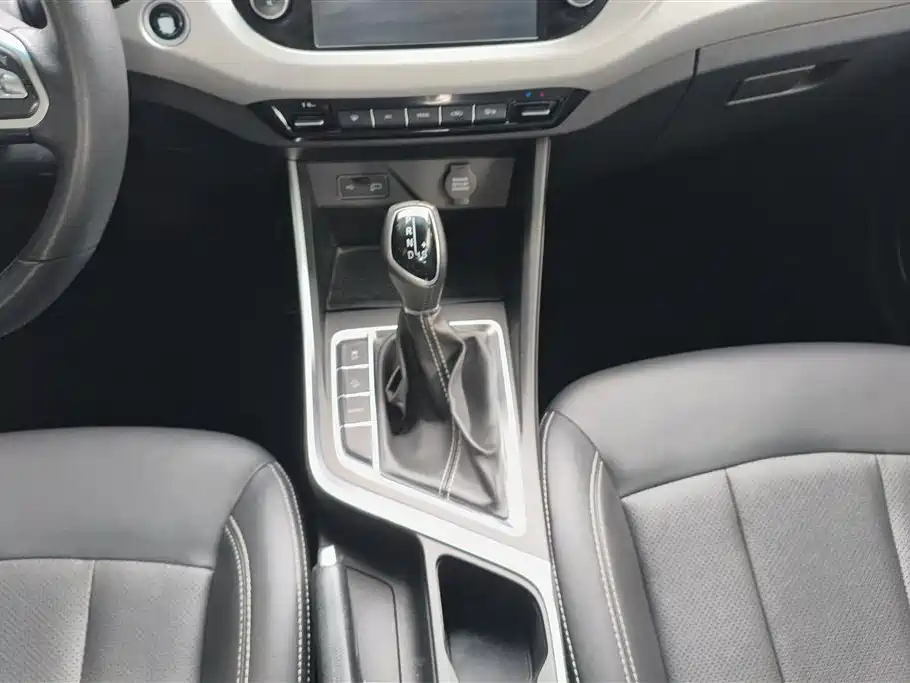 Geely Vision X3 2020 — фото 16