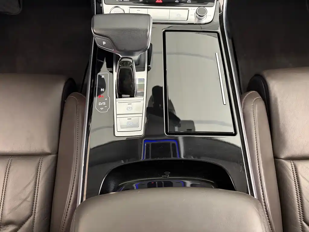 Audi A8 2019 — фото 13