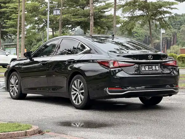 Lexus ES 2020