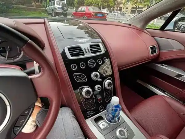 Aston Martin Rapide 2017