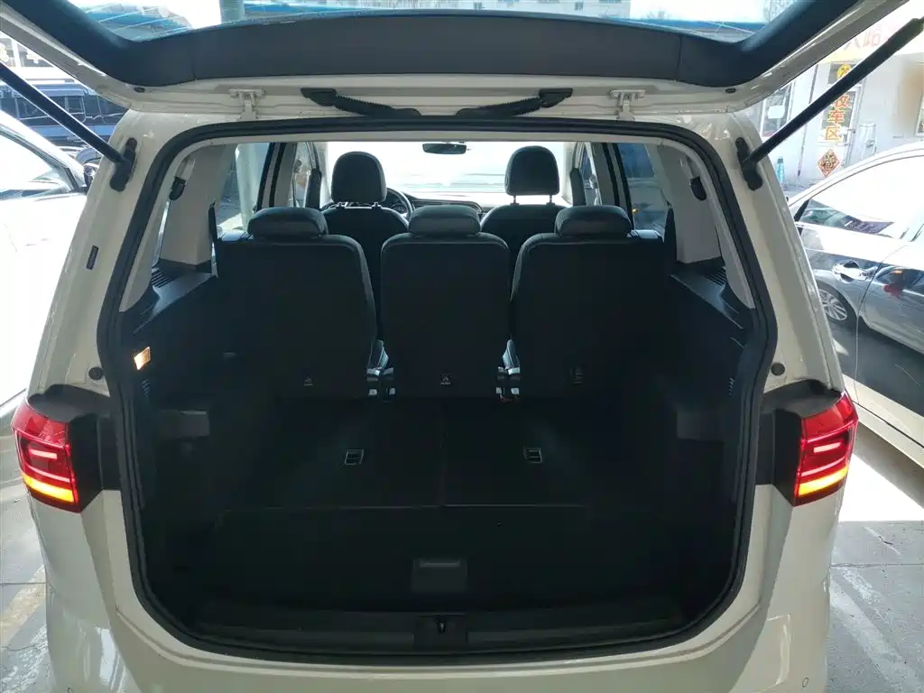 Volkswagen Touran 2018 — фото 19