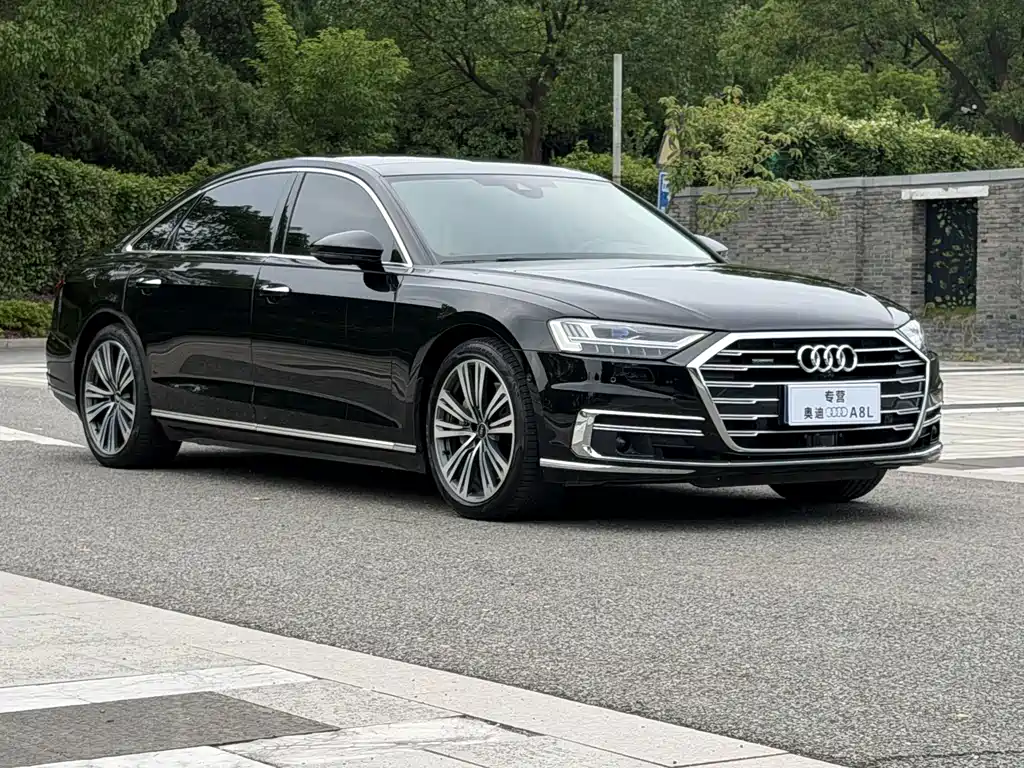 Audi A8 2022 — фото 4