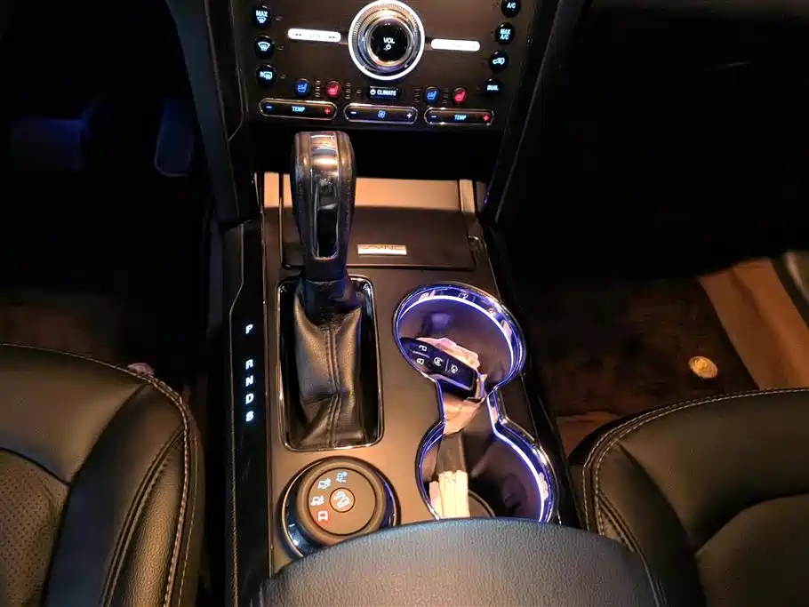 Ford Explorer 2016 — фото 16