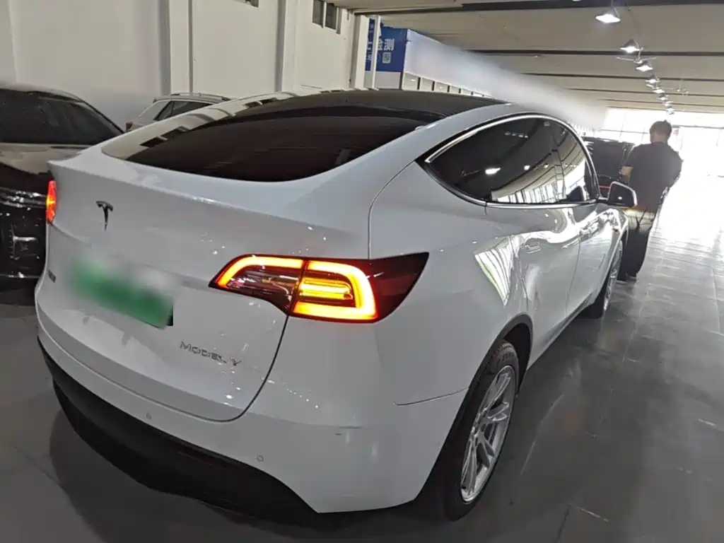 Tesla Model Y 2023 — фото 7