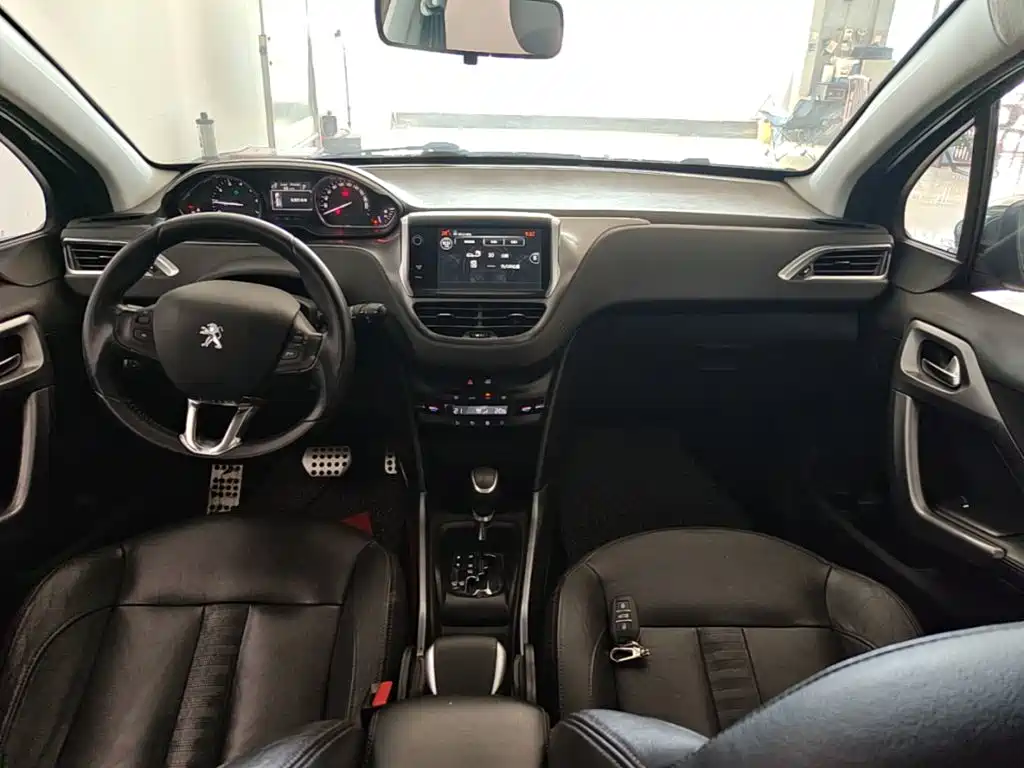 Peugeot 2008 2014 — фото 10