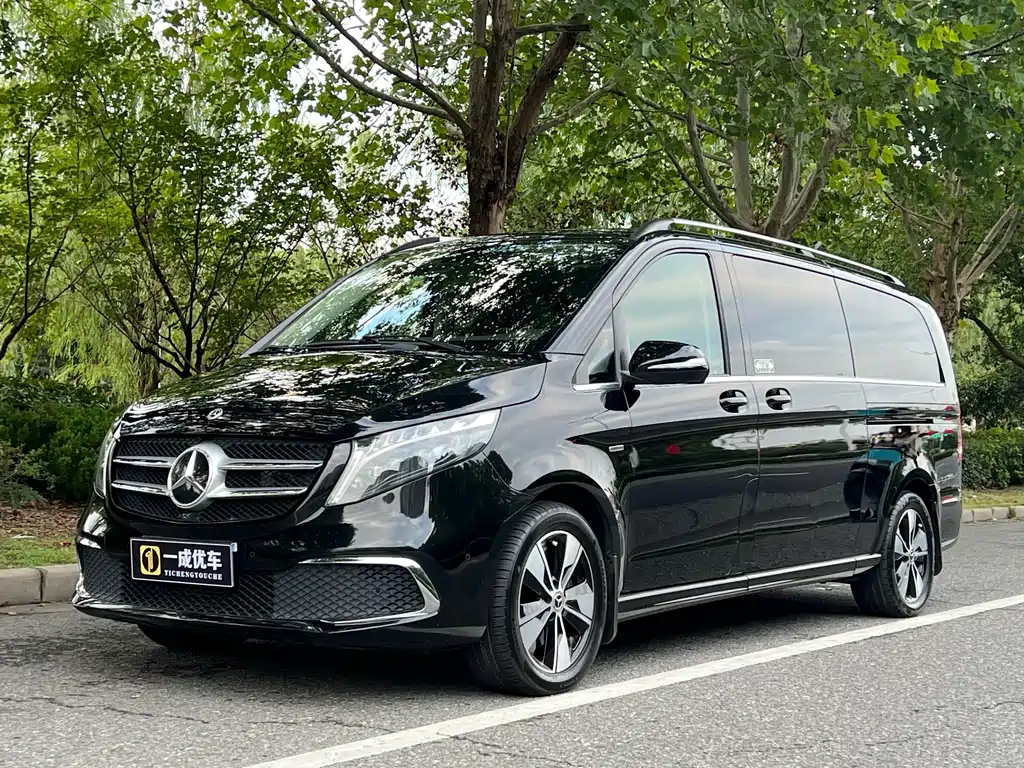 Mercedes-Benz V-Class 2023 — фото 1