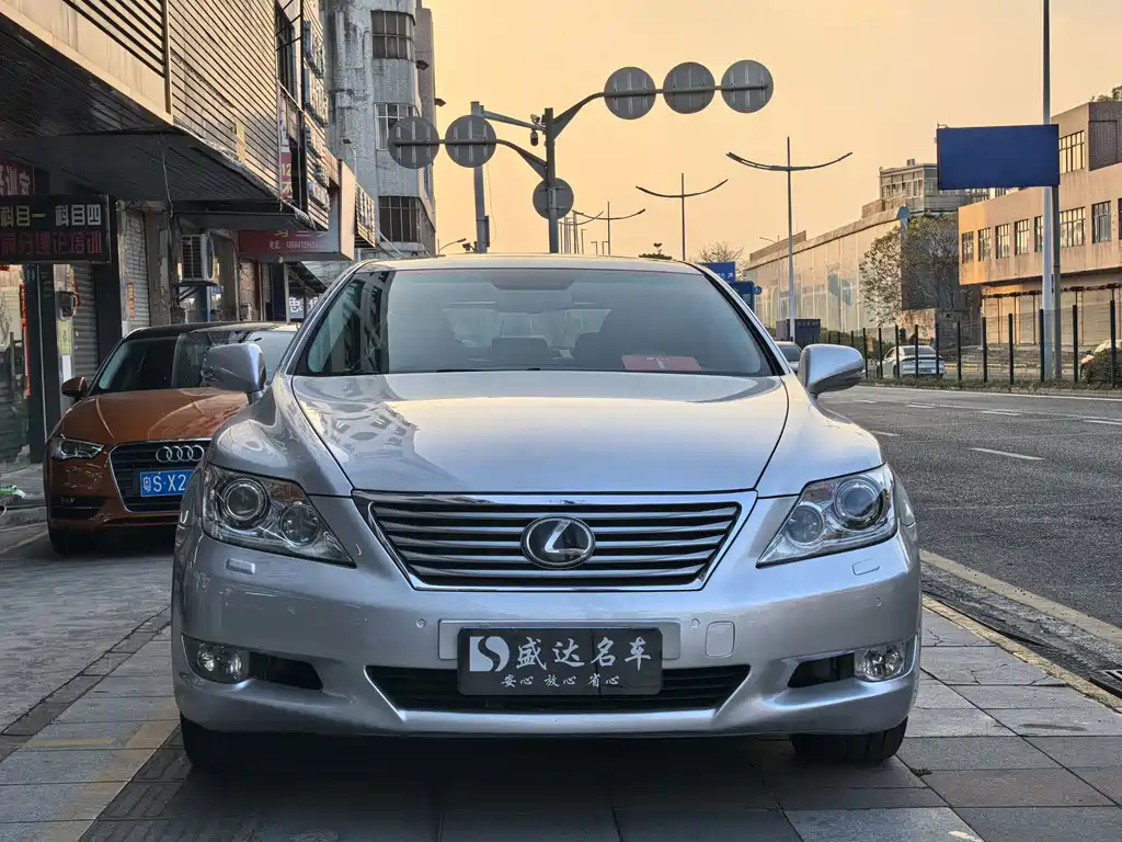 Lexus LS 2010 — фото 2