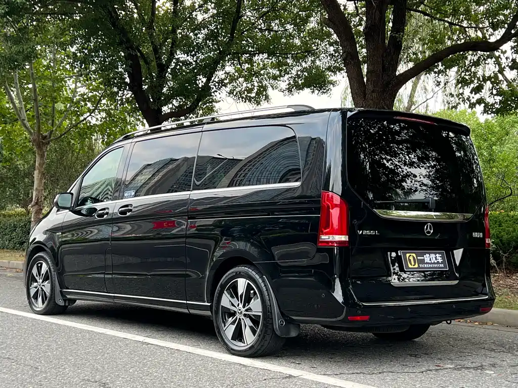 Mercedes-Benz V-Class 2023 — фото 3