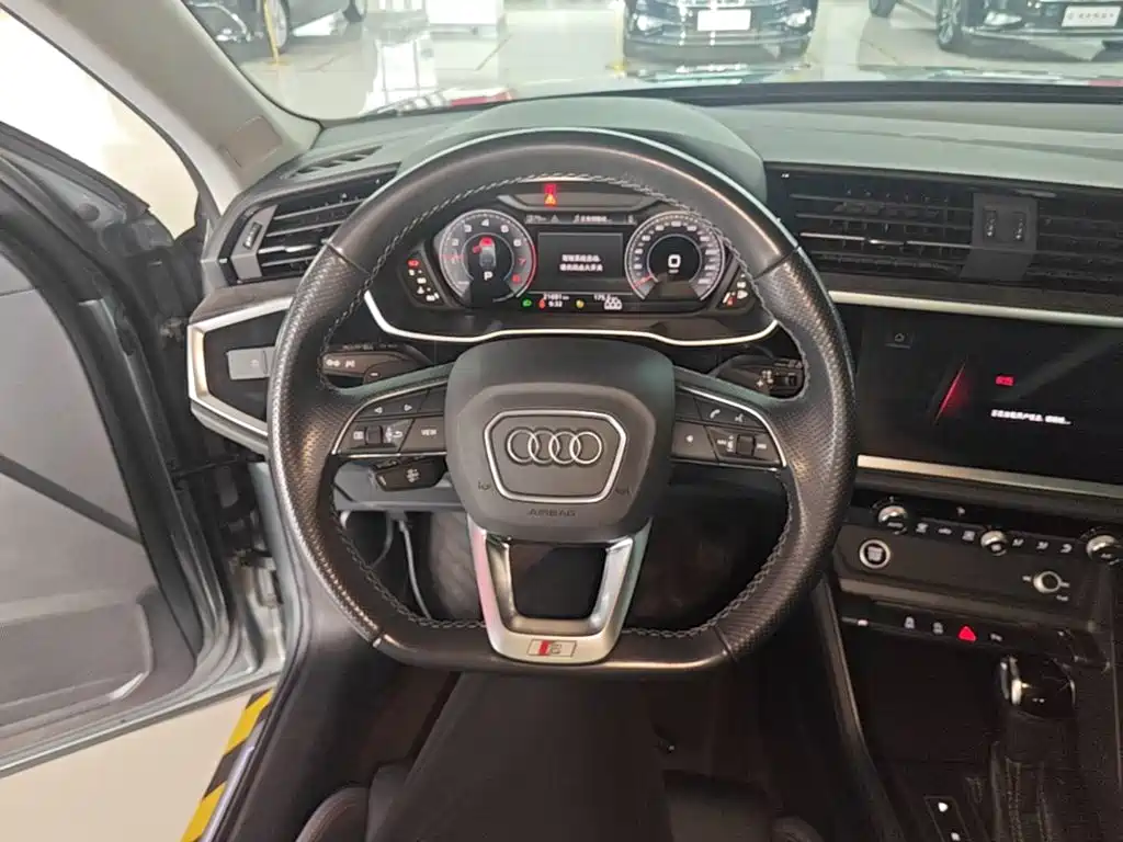 Audi Q3 Sportback 2022 — фото 11