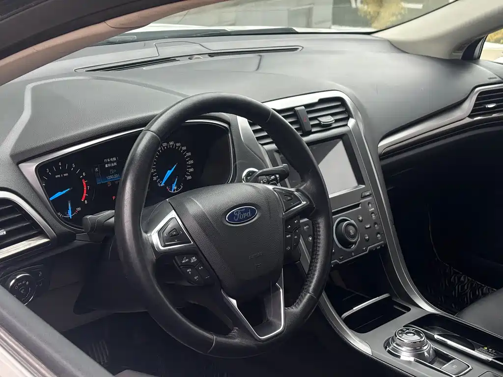 Ford Mondeo 2019 — фото 13