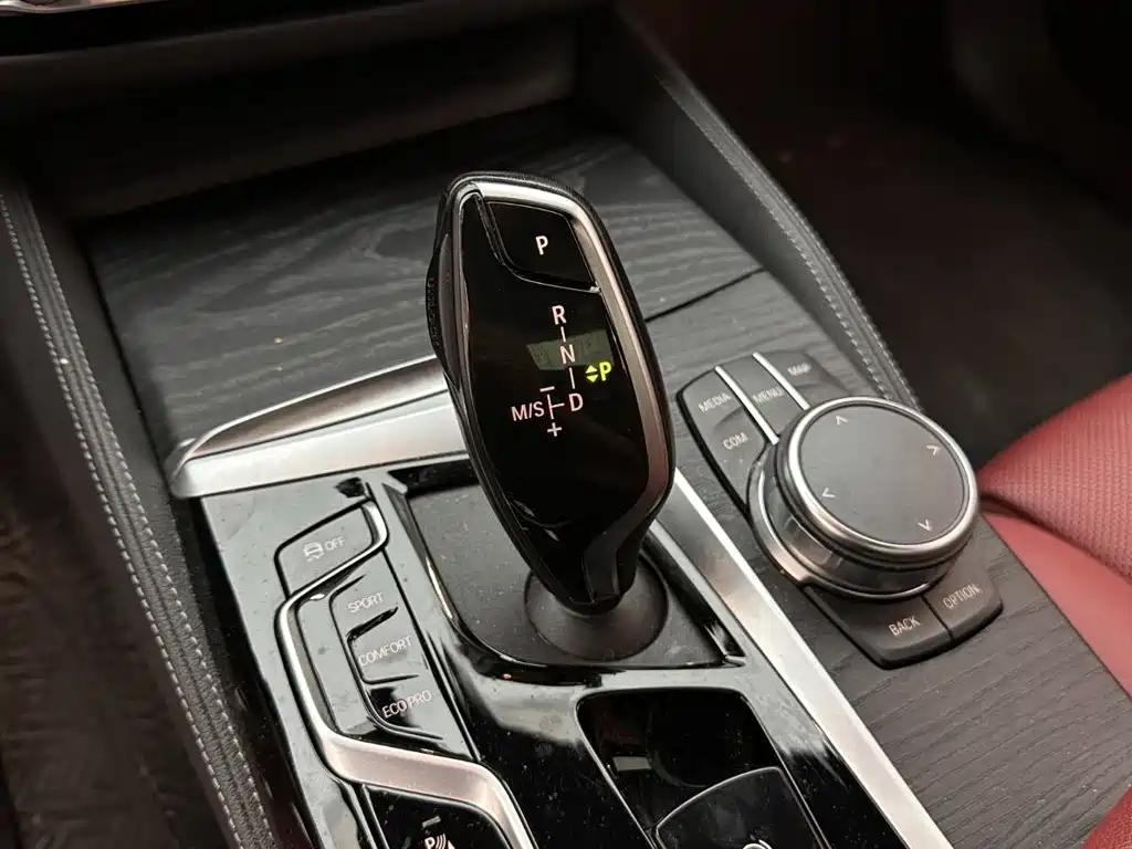 BMW 5 Series 2024 — фото 16