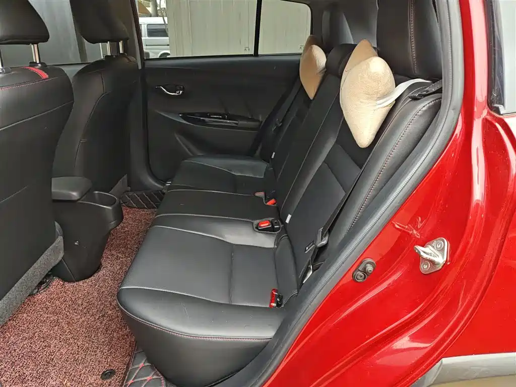 Toyota Yaris L 2020 — фото 10