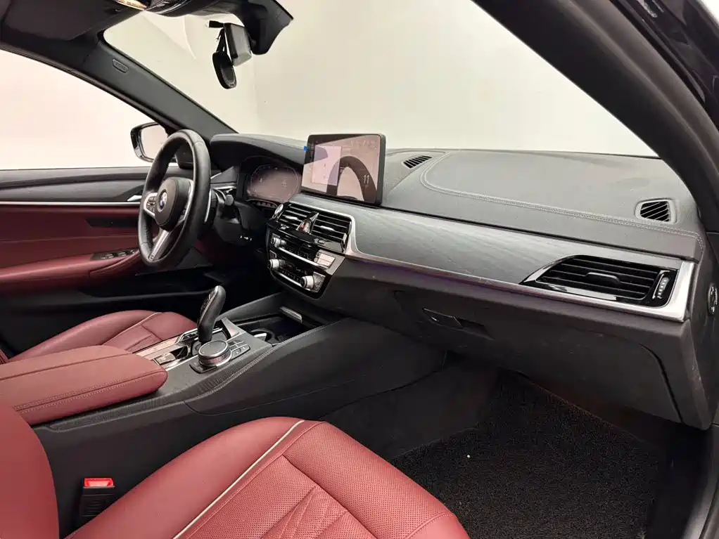 BMW 5 Series 2021 — фото 11
