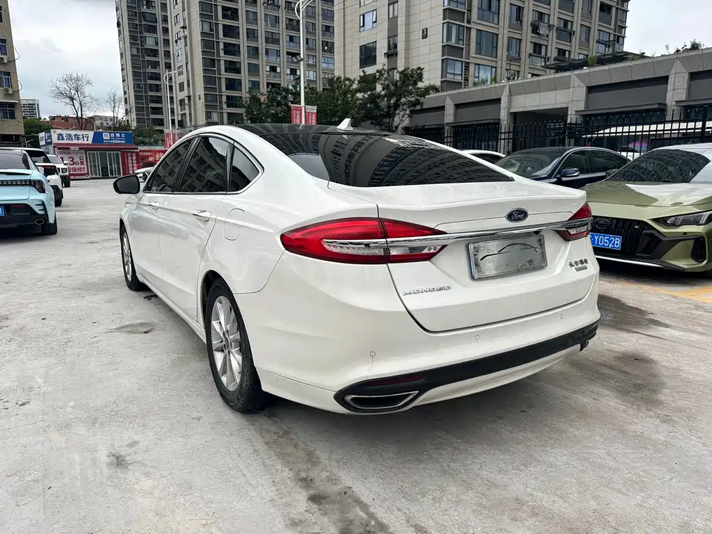 Ford Mondeo 2017 — фото 17