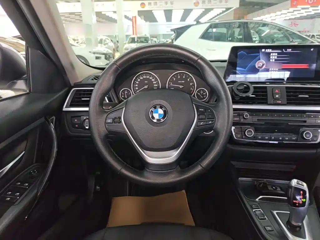 BMW 3 Series 2016 — фото 11