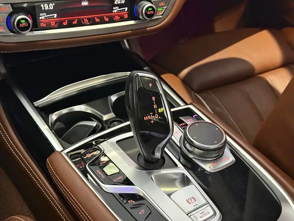 BMW 7 Series 2018 — фото 9