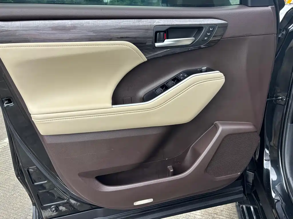 Toyota Highlander 2021 — фото 11