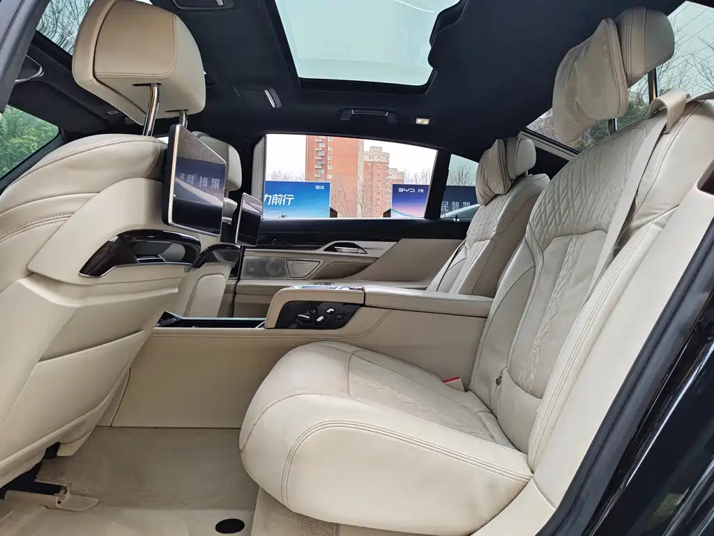 BMW 7 Series 2016 — фото 14