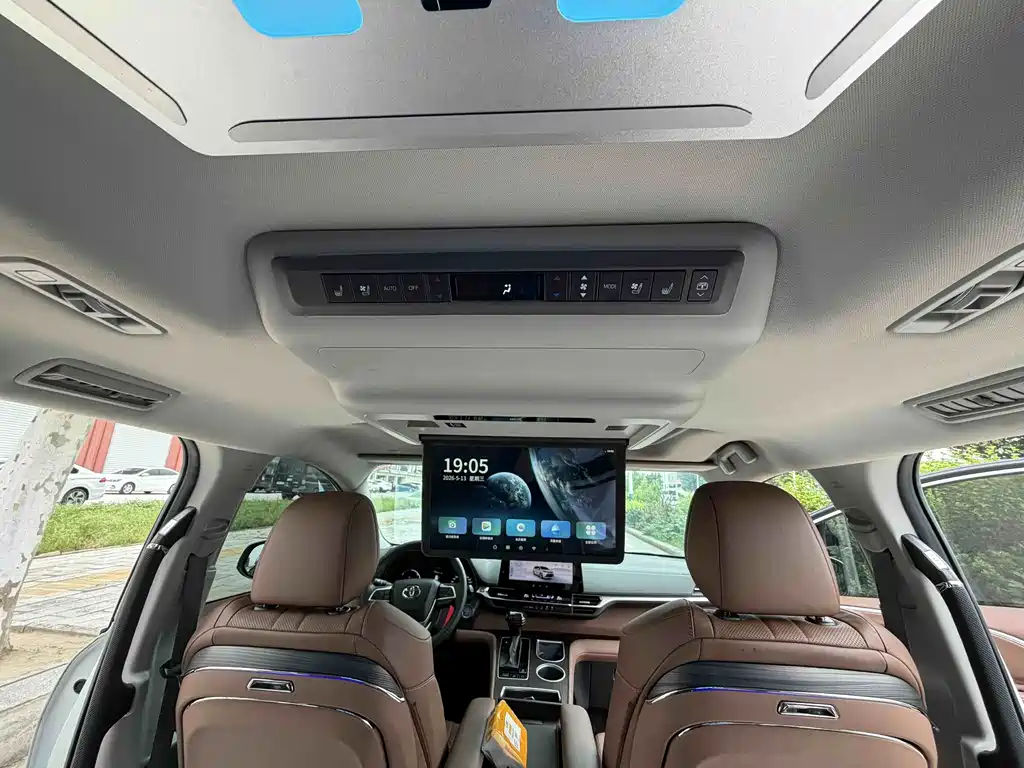 Toyota Sienna 2024 — фото 17