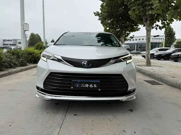 Toyota Sienna 2024