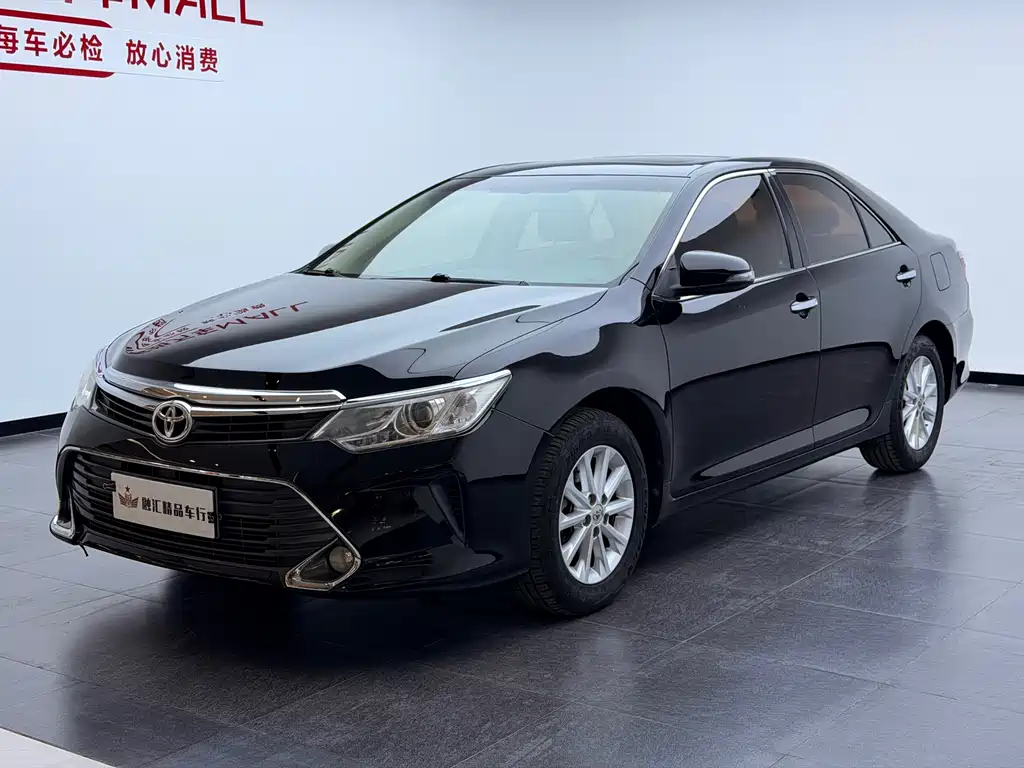 Toyota Camry 2015 — фото 1
