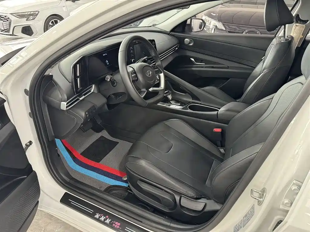 Hyundai Elantra 2022