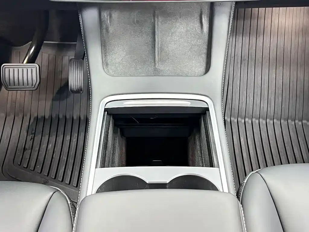 Tesla Model Y 2022 — фото 13