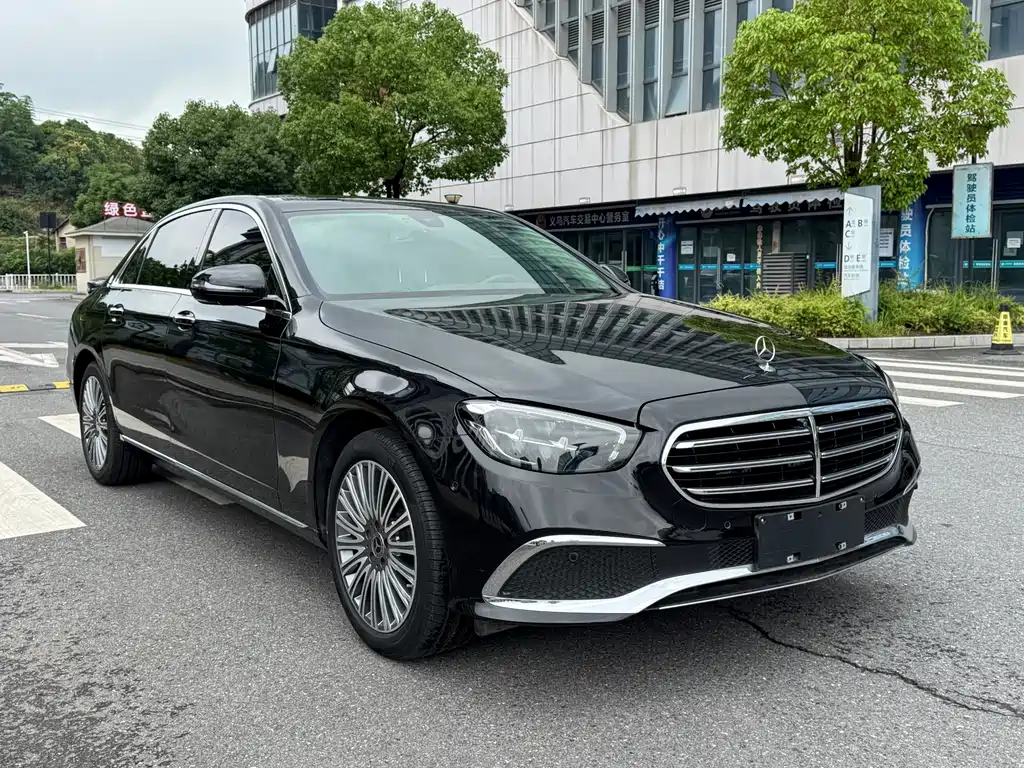 Mercedes-Benz E-Class 2023 — фото 1