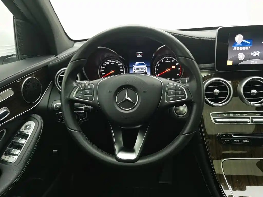 Mercedes-Benz GLC 2017 — фото 11