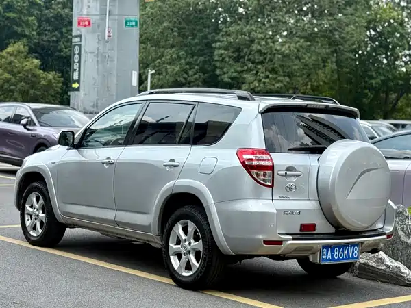 Toyota RAV4 2010